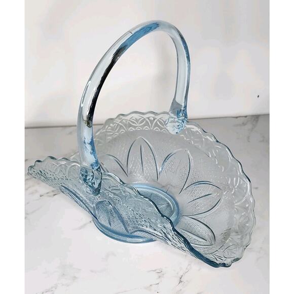 Fenton Blue Glass Basket with Handle – Daisy & Button / Starburst Pattern – - Picture 6 of 16